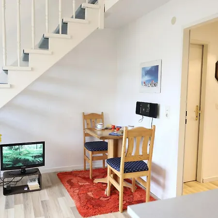 Einfach Eingerichtete Masionettewohnung. *